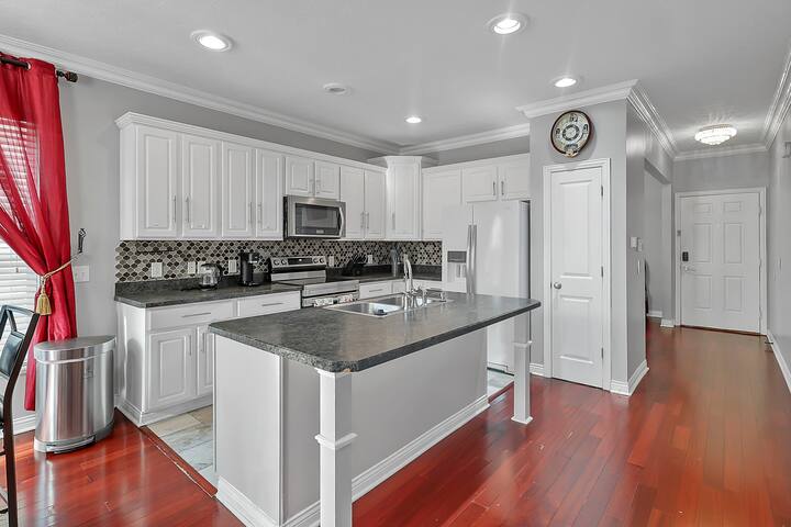 5 Bedrooms Home at Mt Camel East great neigborhood gallery image 2