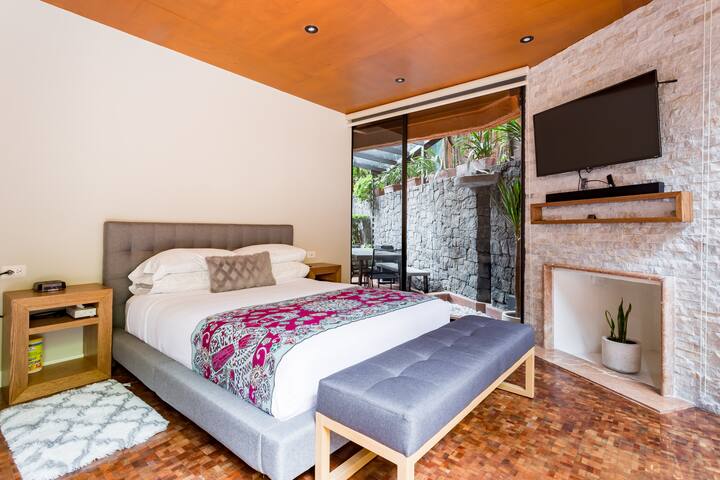 Exclusive & Private Reforma Lomas Garden Security gallery image 3