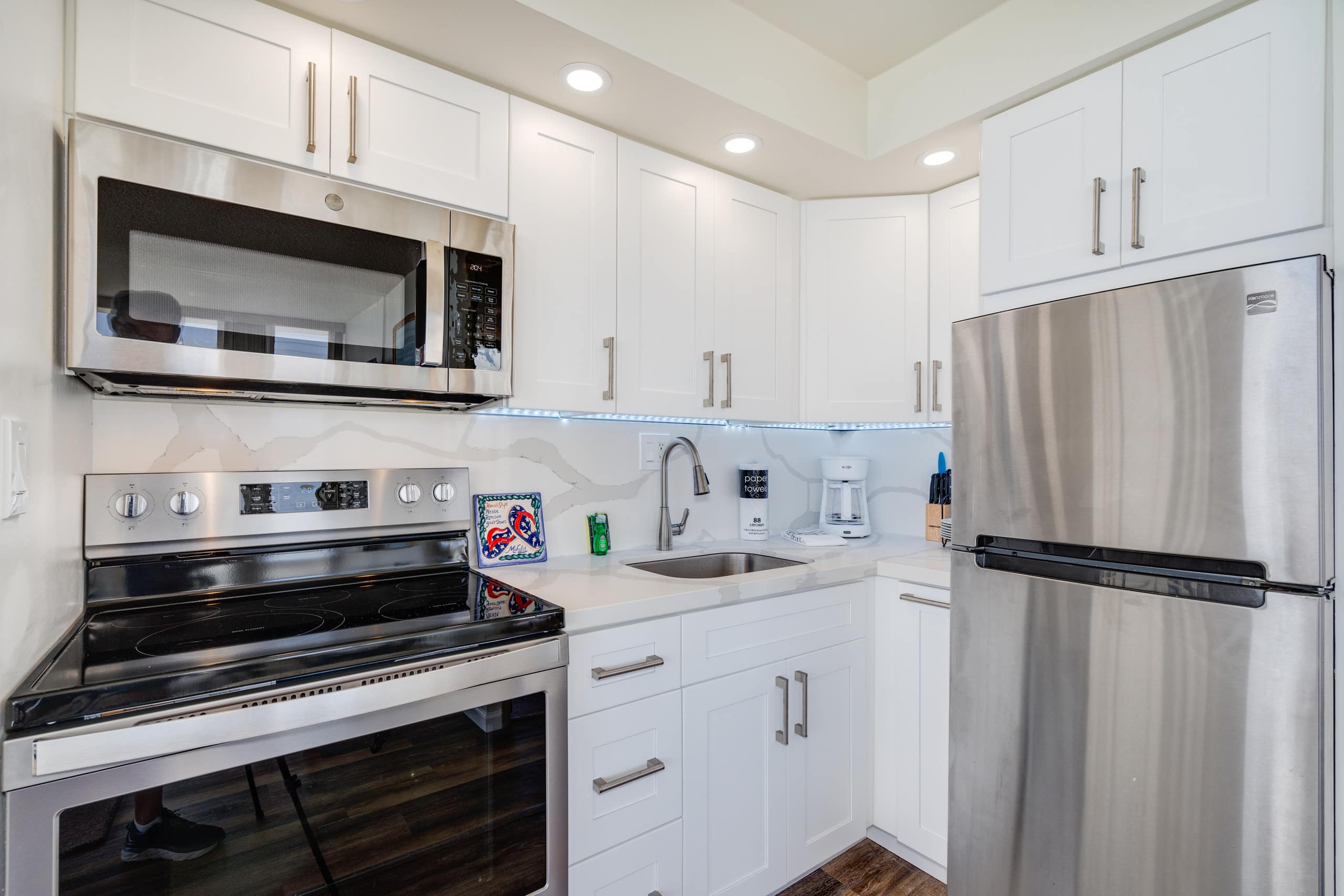 Condo in Honolulu · ★4.59 · 1 bedroom · 2 beds · 1 private bath - Image 12