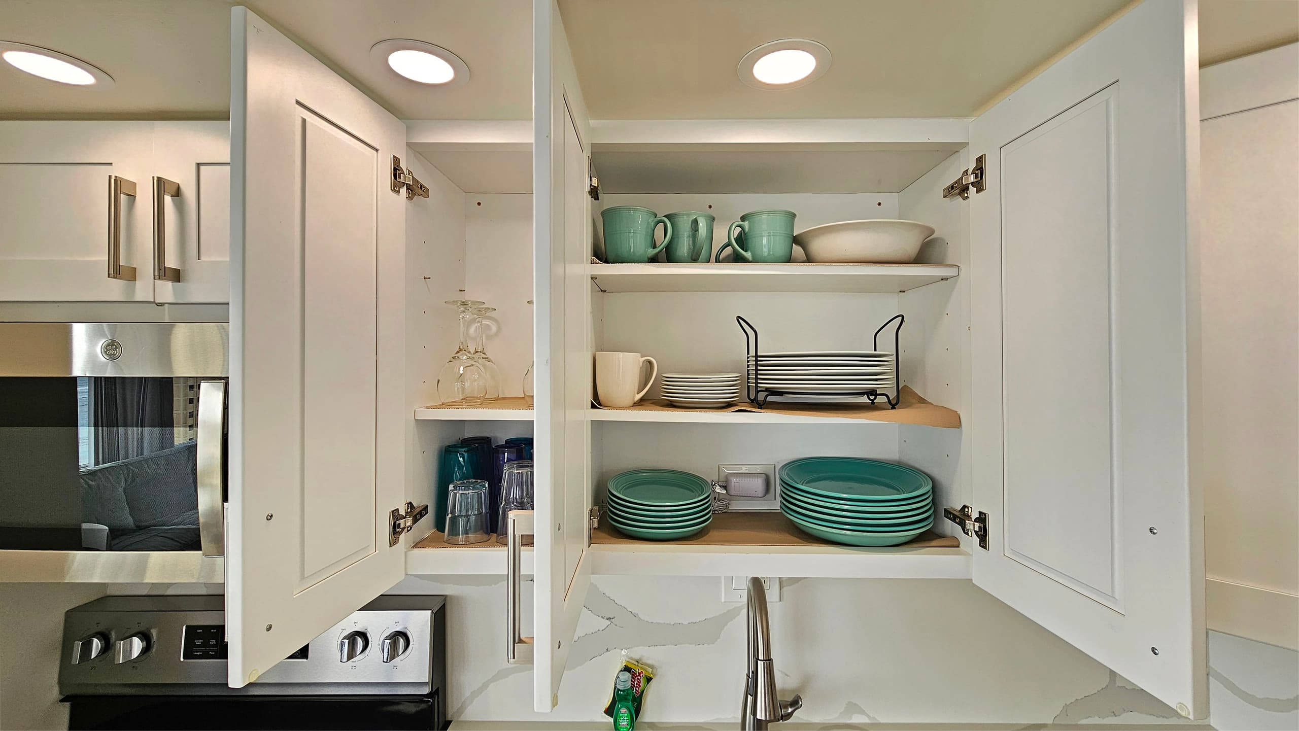 Condo in Honolulu · ★4.59 · 1 bedroom · 2 beds · 1 private bath - Image 9
