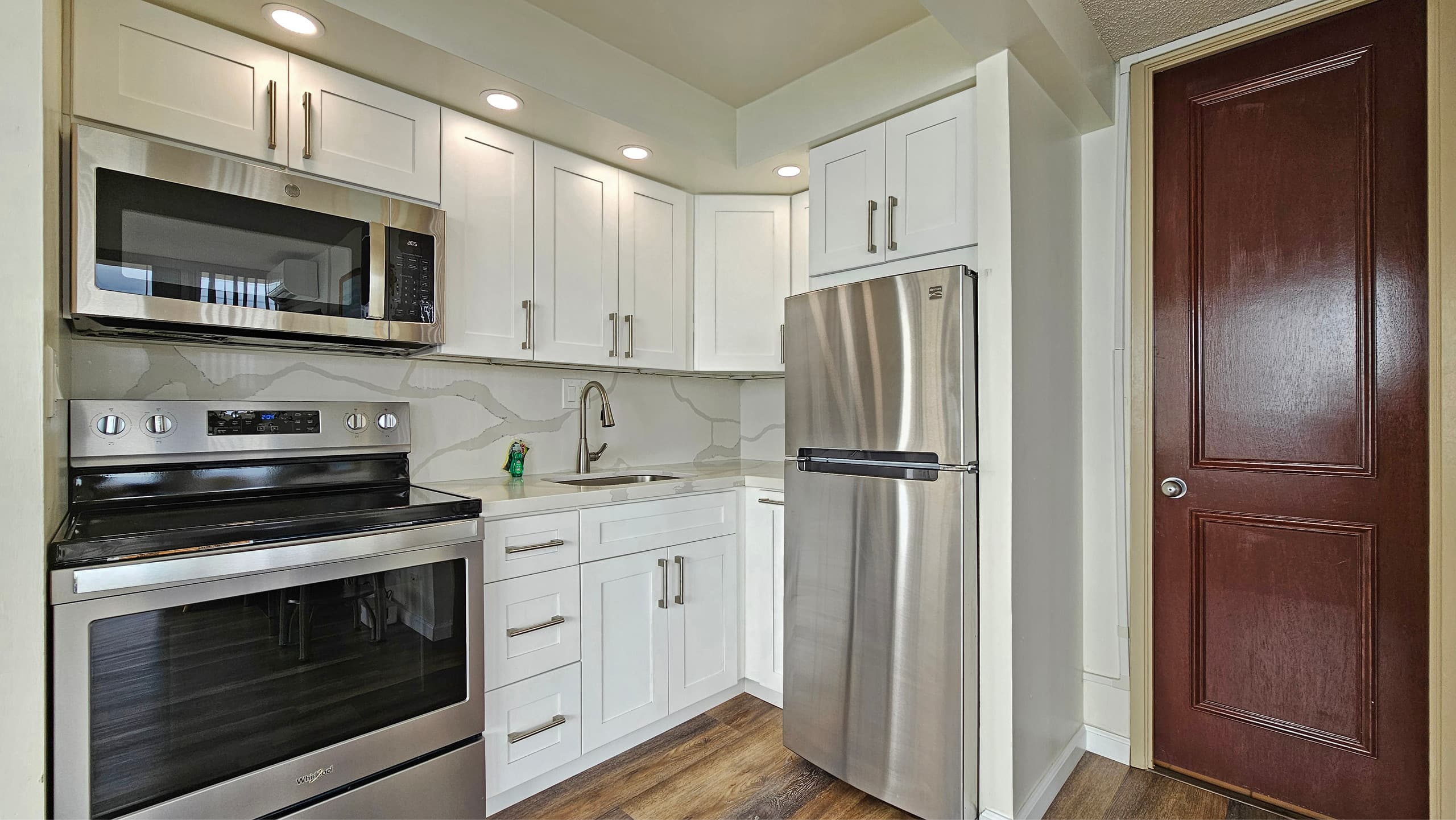 Condo in Honolulu · ★4.59 · 1 bedroom · 2 beds · 1 private bath - Image 6
