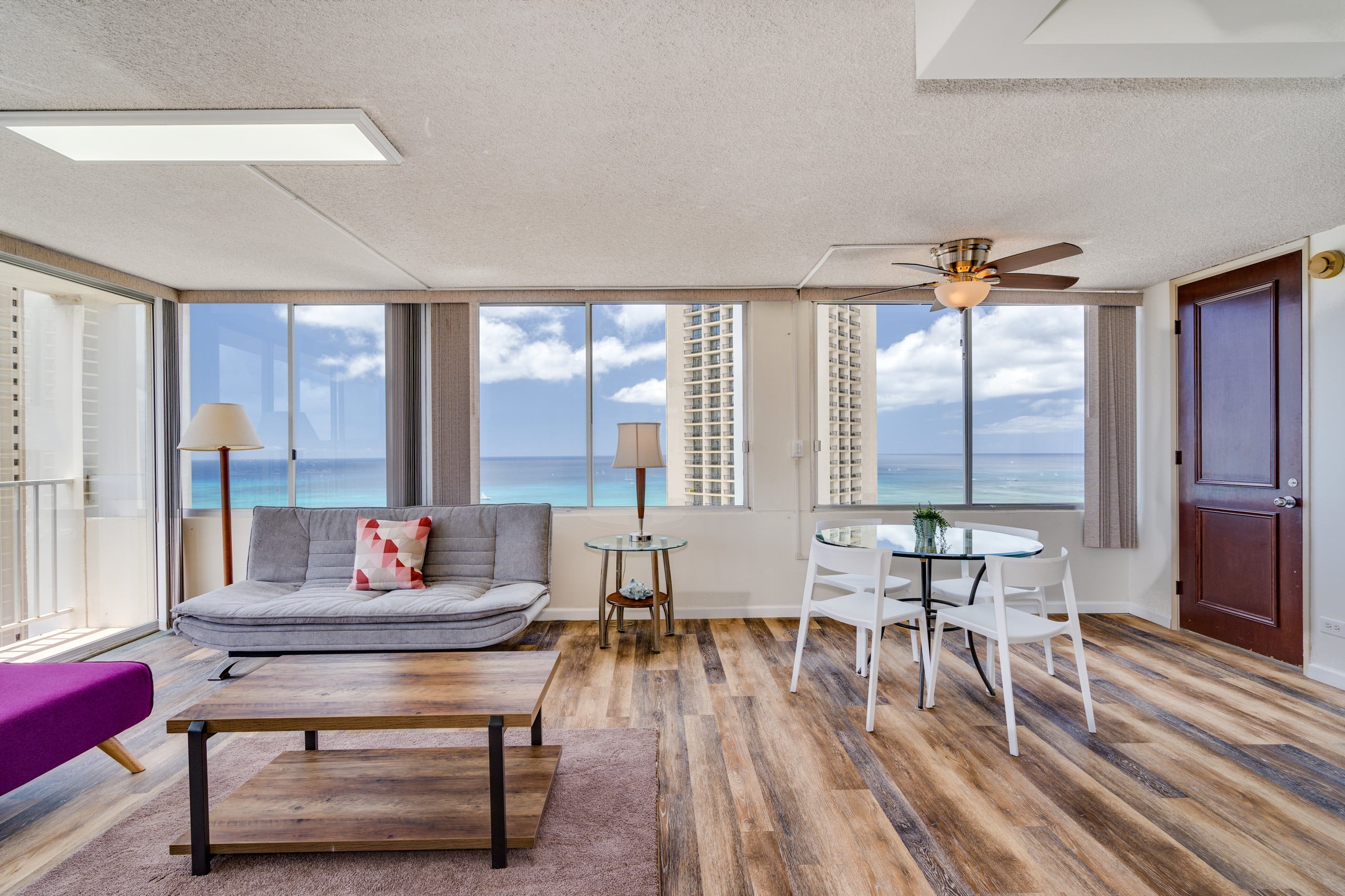Condo in Honolulu · ★4.59 · 1 bedroom · 2 beds · 1 private bath - Image 4