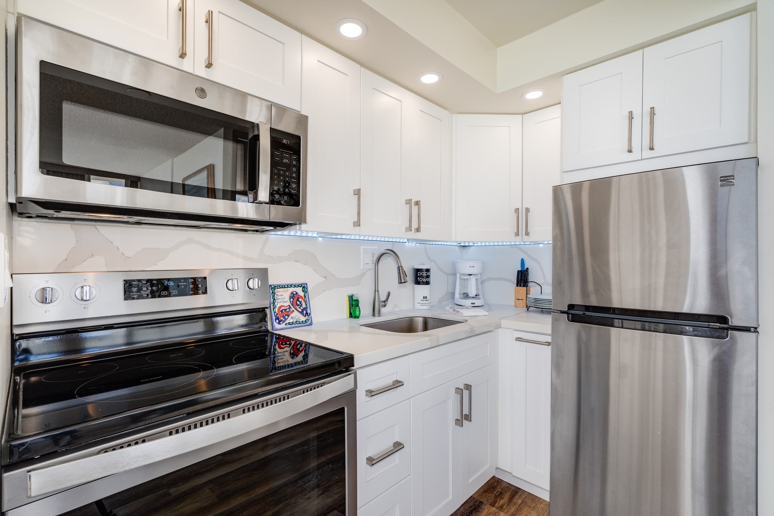 Condo in Honolulu · ★4.59 · 1 bedroom · 2 beds · 1 private bath - Image 14