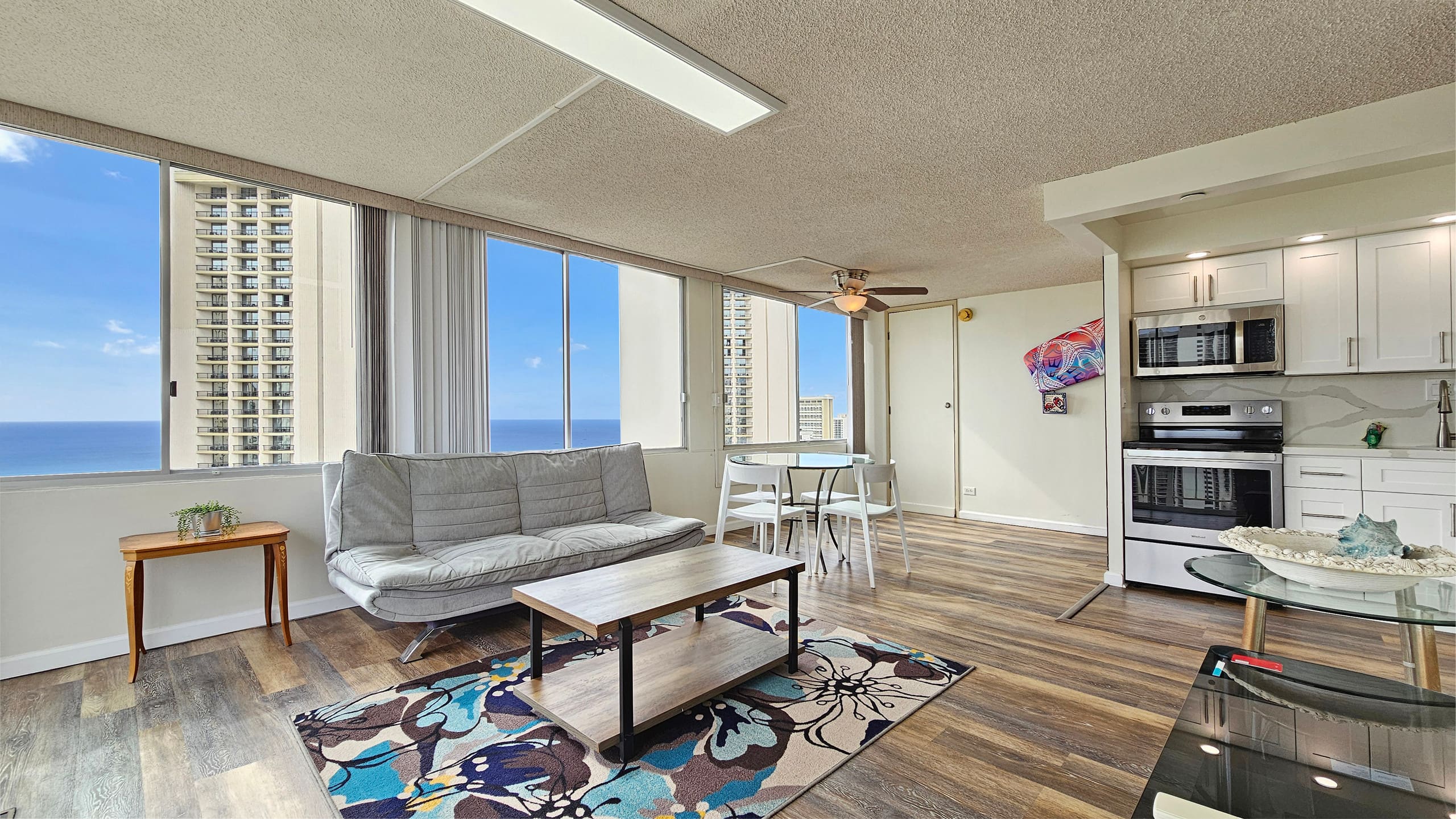 Condo in Honolulu · ★4.59 · 1 bedroom · 2 beds · 1 private bath - Image 2