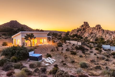 White Desert House: Luxe Hideaway • Views • Spa
