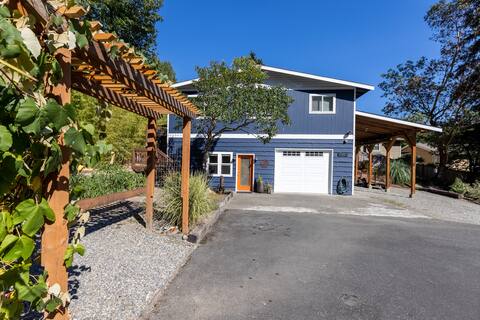Kirkland's Hidden Gem - a Modern 2 Bedroom Abode
