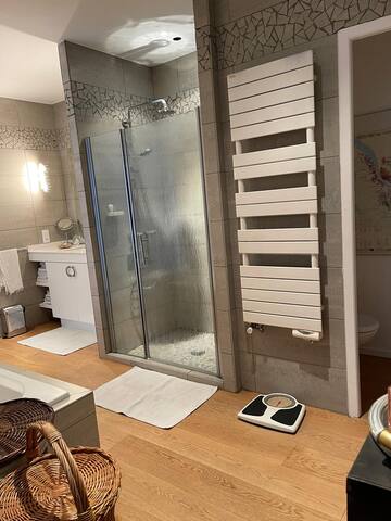 Superbe appartement au cœur des Chartrons gallery image 5