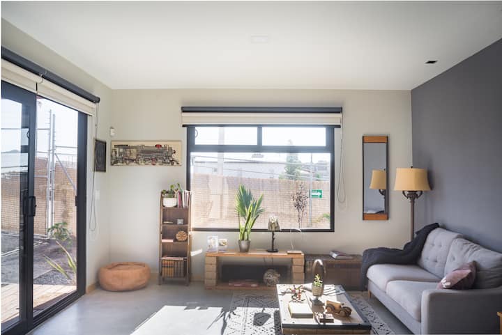 Suite amplia, con muy buena iluminación durante el día y black out para descanso nocturno. 