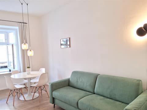 Top Airbnb: Pink apartment with parking in the historic center a Merano