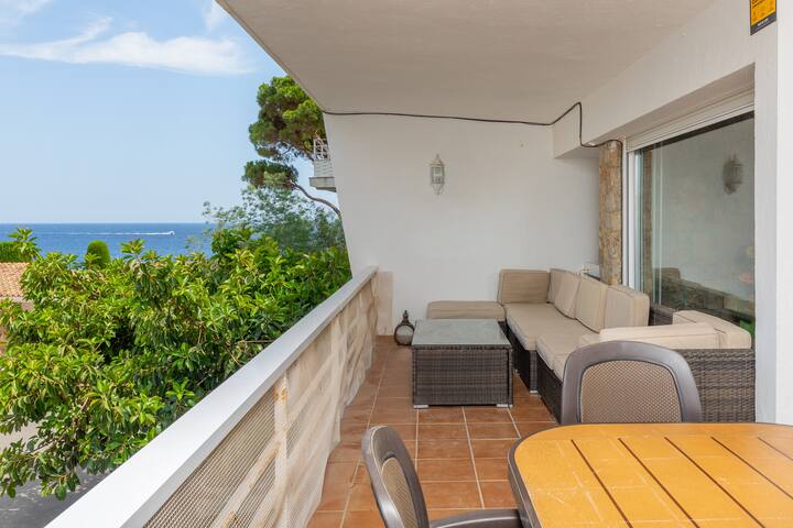 Apartment with sea views in Cala Salions gallery image 2