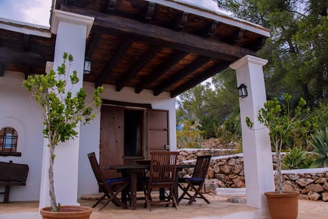 Propiedad de Airbnb exitosa: S'amagatai, the purest Ibiza at your fingertips. en Sant Antoni De Portmany