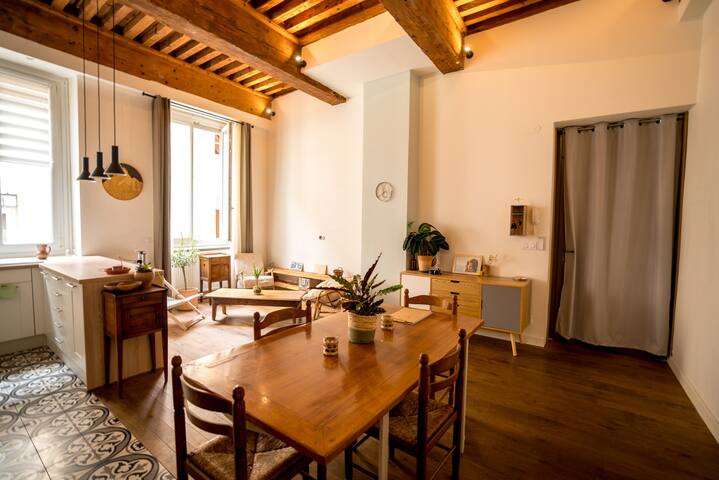 Beautiful 2-bedroom flat in central Lyon! gallery image 2