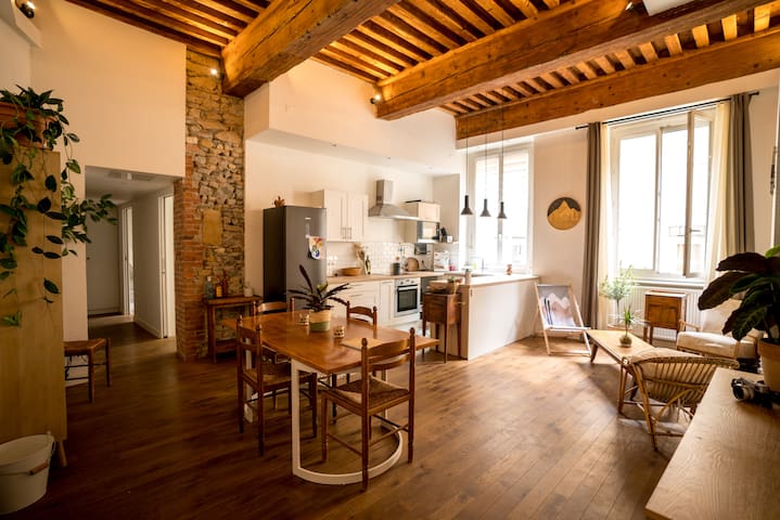 Beautiful 2-bedroom flat in central Lyon!