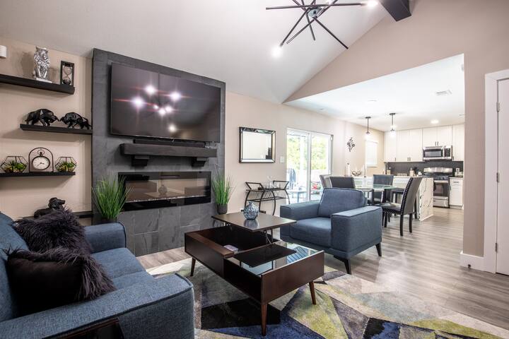 Willie’s Central Austin Getaway w/ Jacuzzi