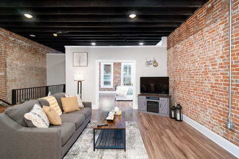 Luxury Downtown Loft- Walk to Katy Trail & Casino