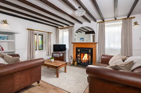 Top performing Airbnb: Stunning Alhambra Cottage, short stroll to lake in Keswick