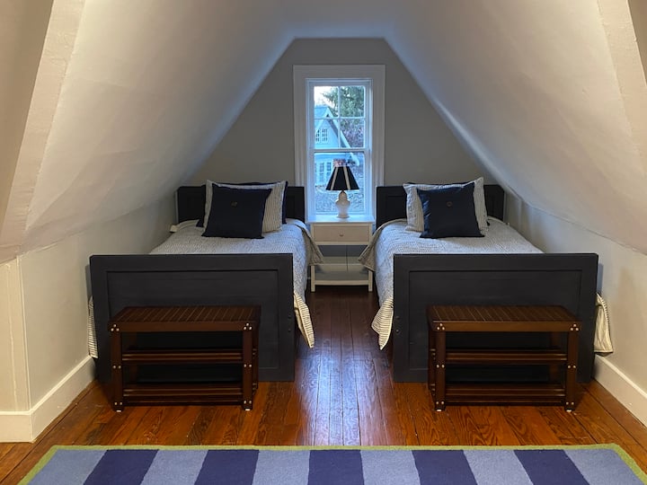 ห้องนอนพร้อมเตียงแฝด