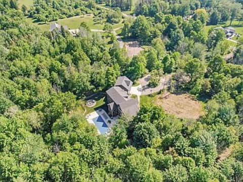 Huge Retreat w/Pond+Heated Pool+HotTub on 15 acres