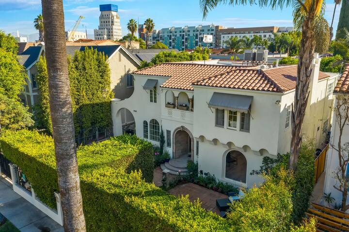 Cloverdale Villa – Charming Miracle Mile Mansion gallery image 3