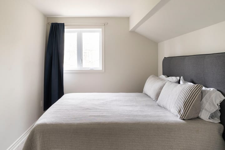 Spavaća soba 3 - 1 krevet, bračni krevet (160x200) može spavati do 2 osobe