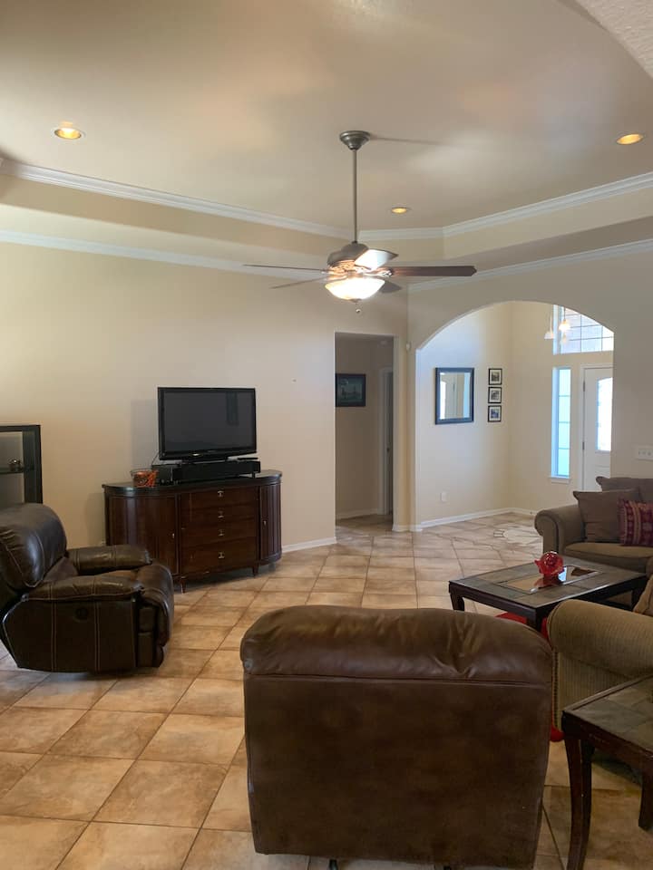 ⍟ Roomy 4-bedroom Home, Fire Place, Near Fort Hood - Killeen, TX