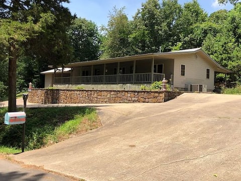 Mount Magazine 3 bdm/2ba; sleeps 8