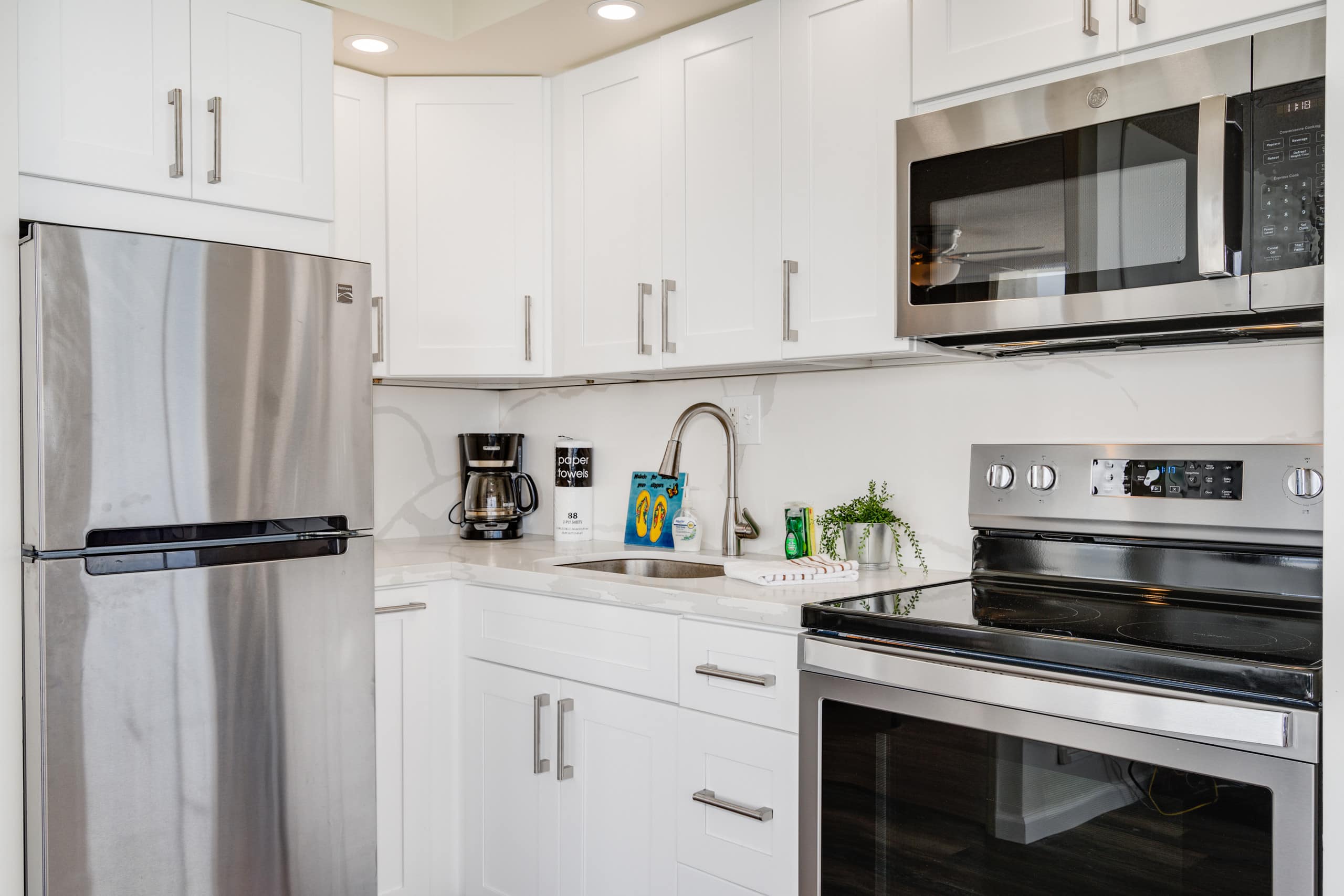 Condo in Honolulu · ★4.66 · 1 bedroom · 2 beds · 1 private bath - Image 7