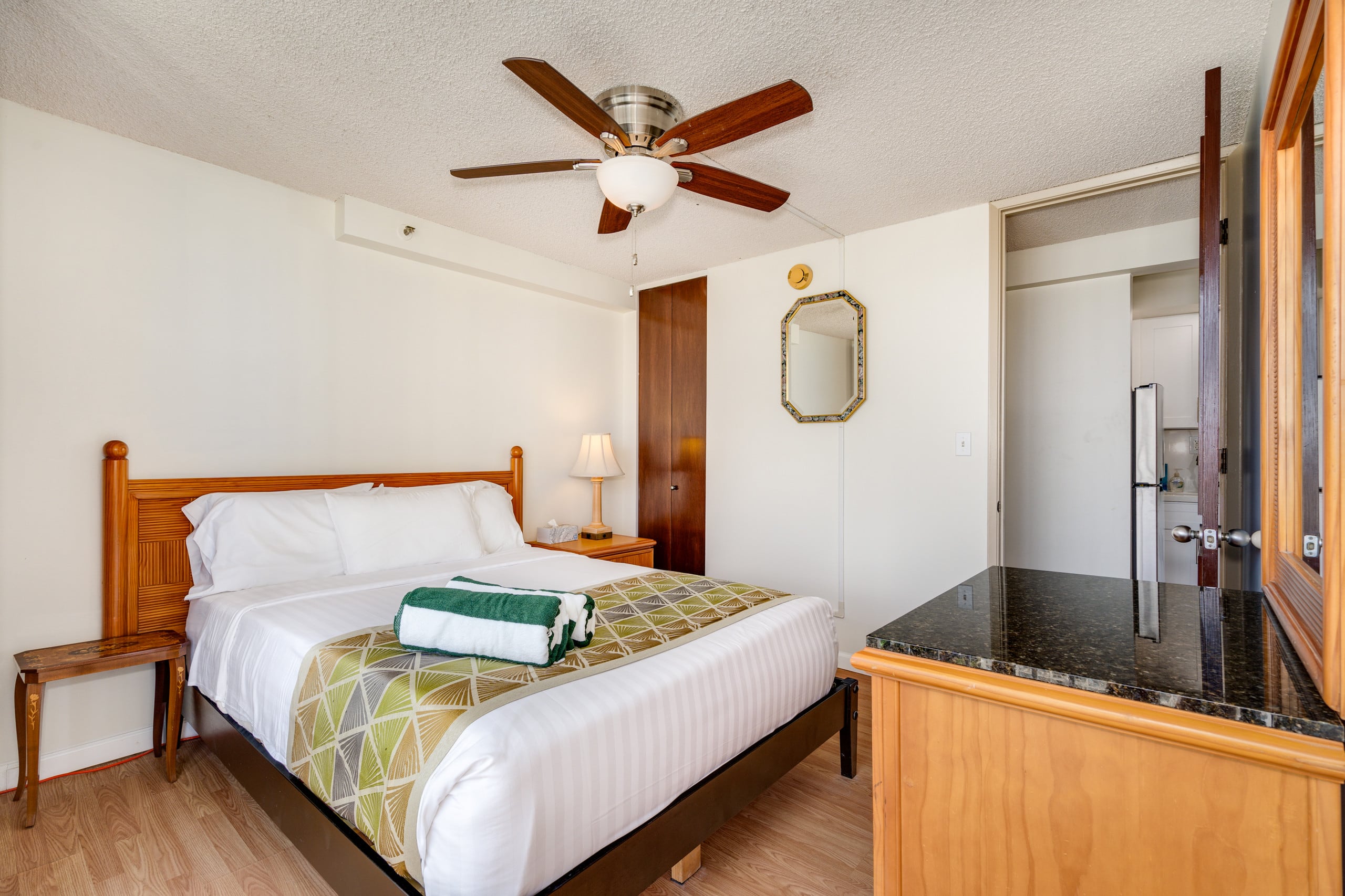 Condo in Honolulu · ★4.66 · 1 bedroom · 2 beds · 1 private bath - Image 18