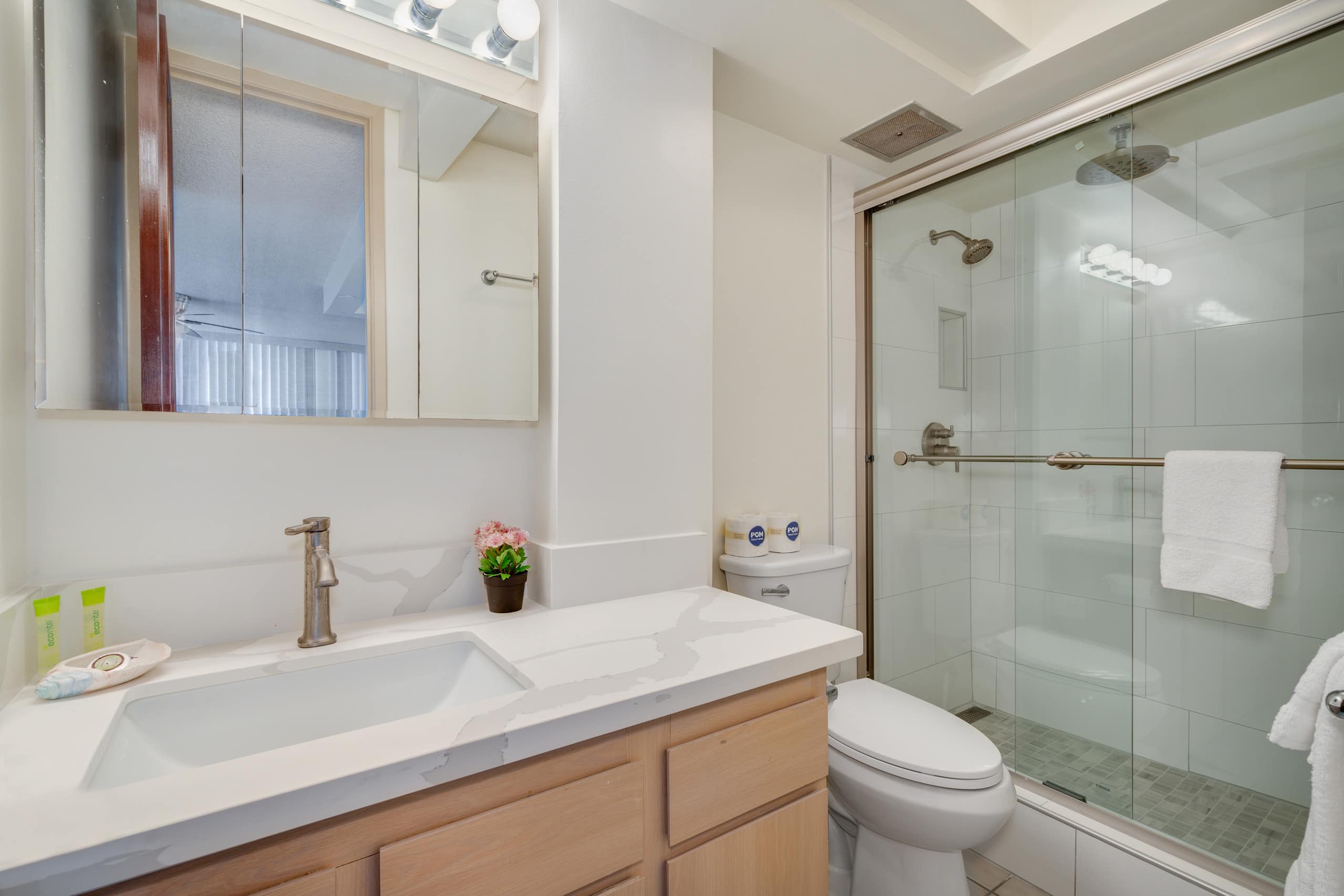 Condo in Honolulu · ★4.66 · 1 bedroom · 2 beds · 1 private bath - Image 19