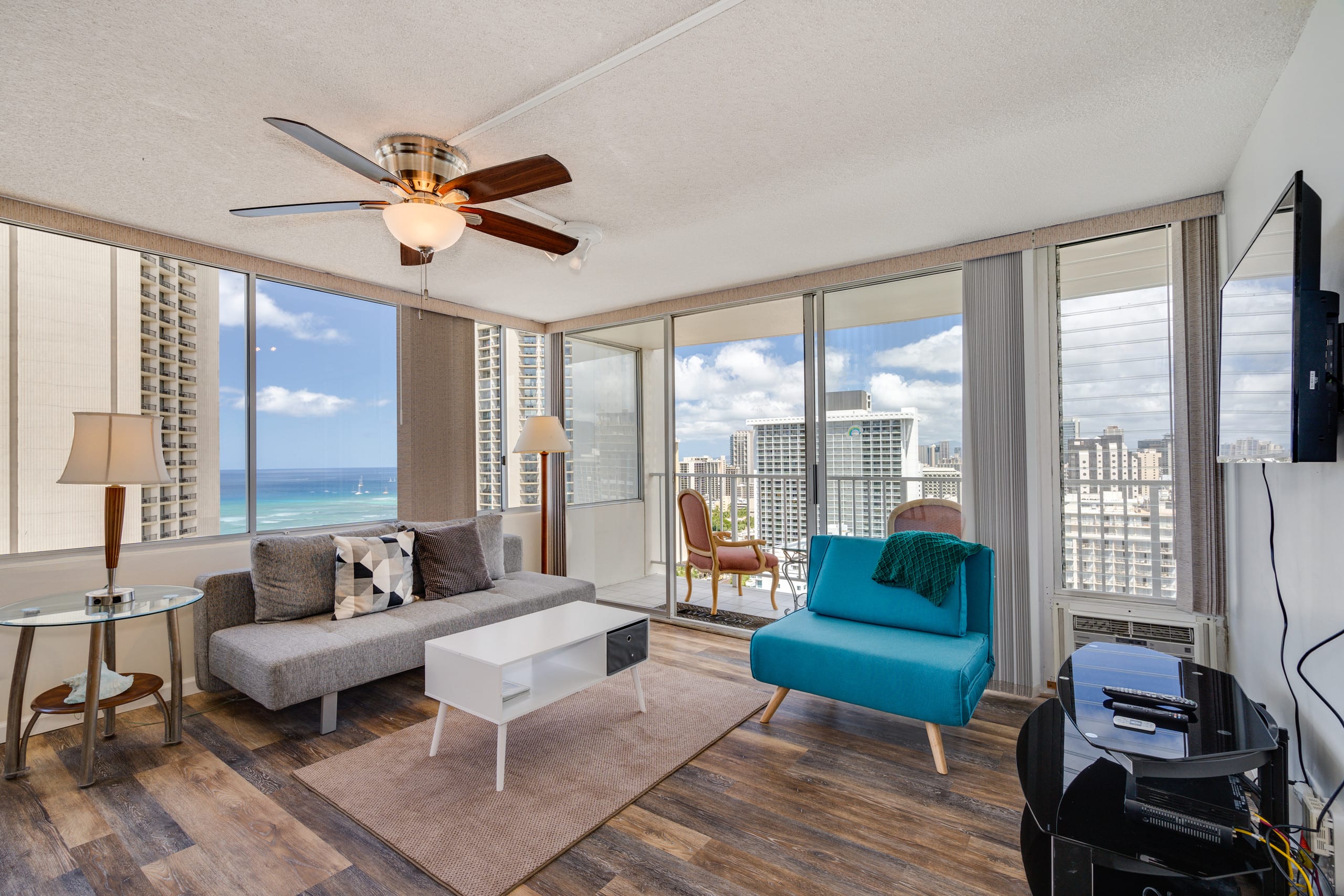 Condo in Honolulu · ★4.66 · 1 bedroom · 2 beds · 1 private bath - Image 4
