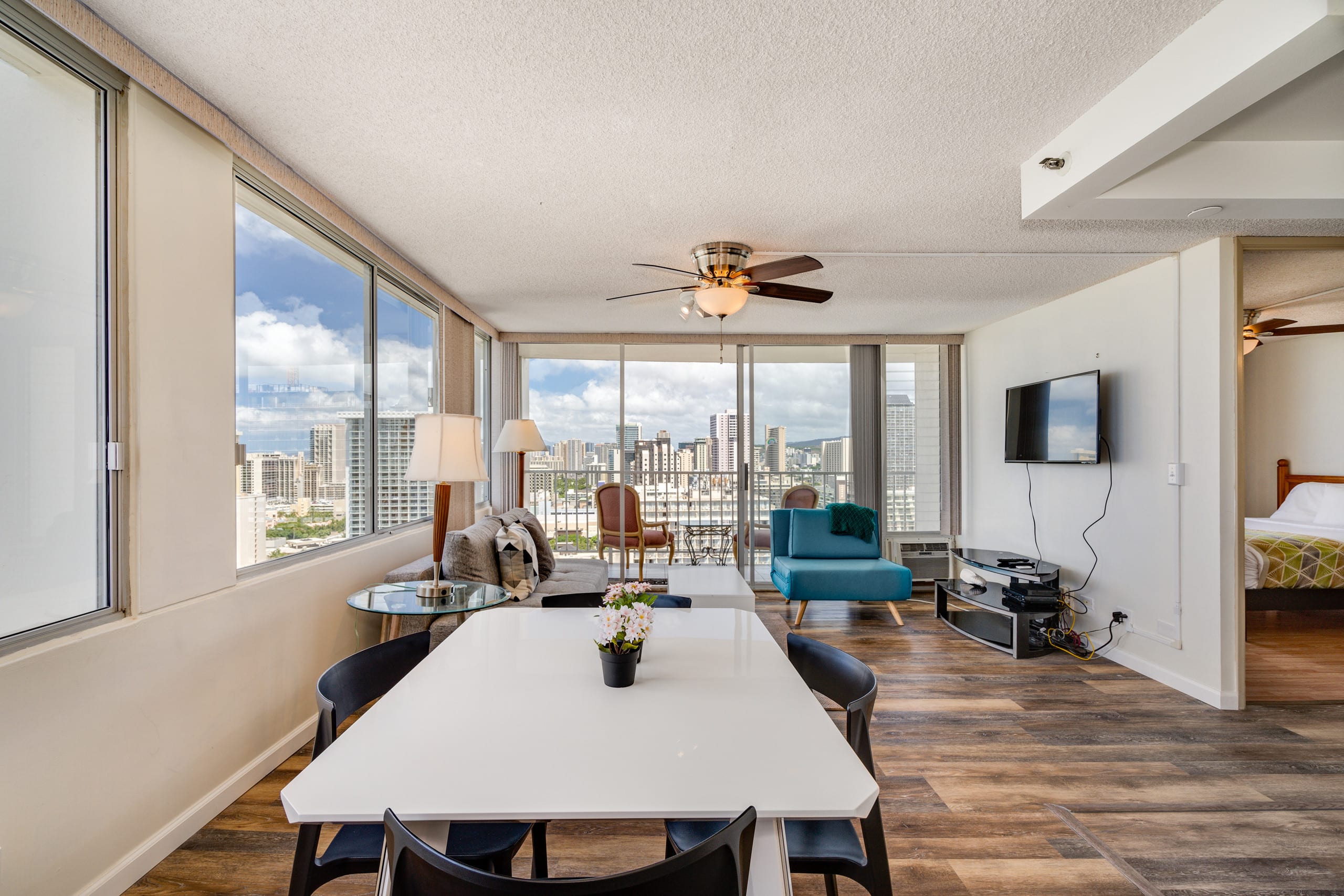 Condo in Honolulu · ★4.66 · 1 bedroom · 2 beds · 1 private bath - Image 13