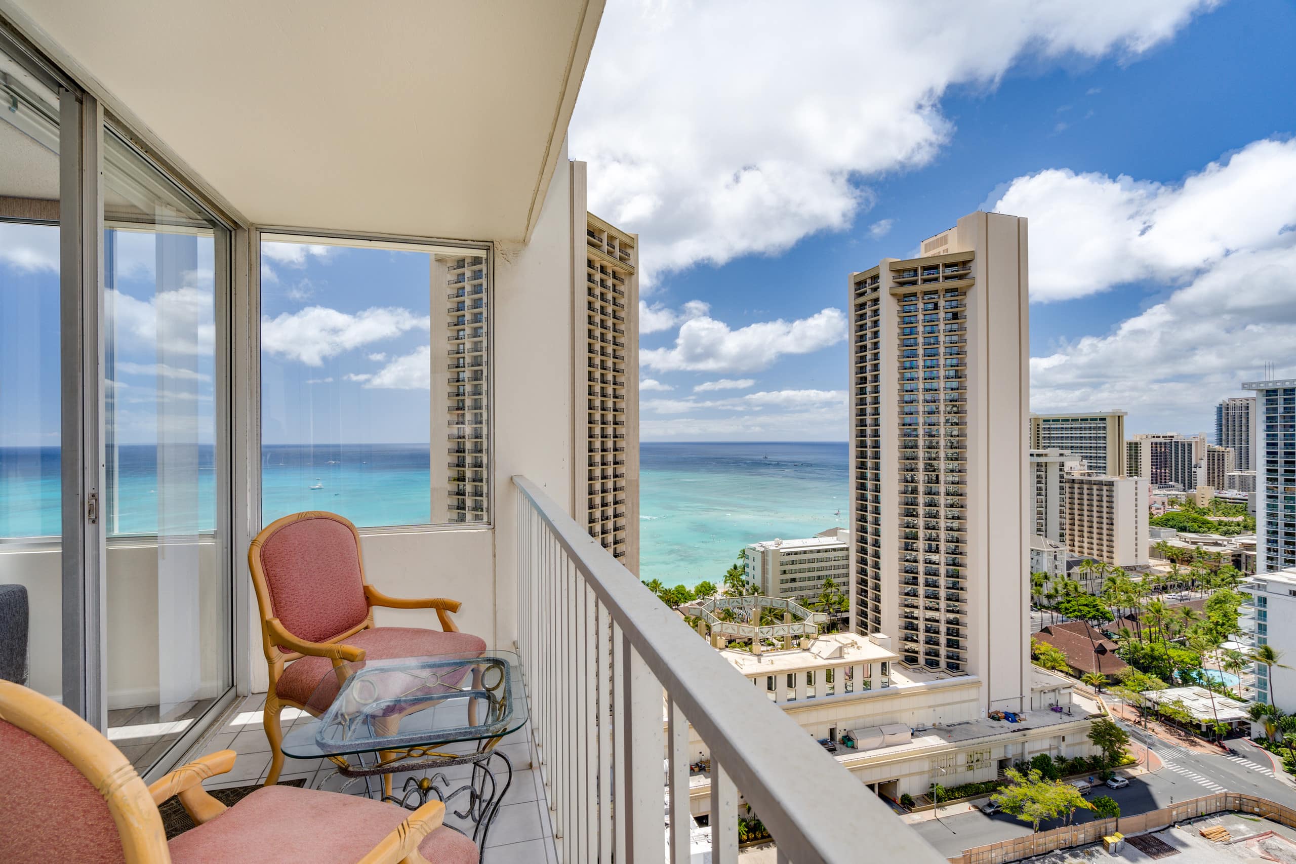 Condo in Honolulu · ★4.66 · 1 bedroom · 2 beds · 1 private bath - Image 20