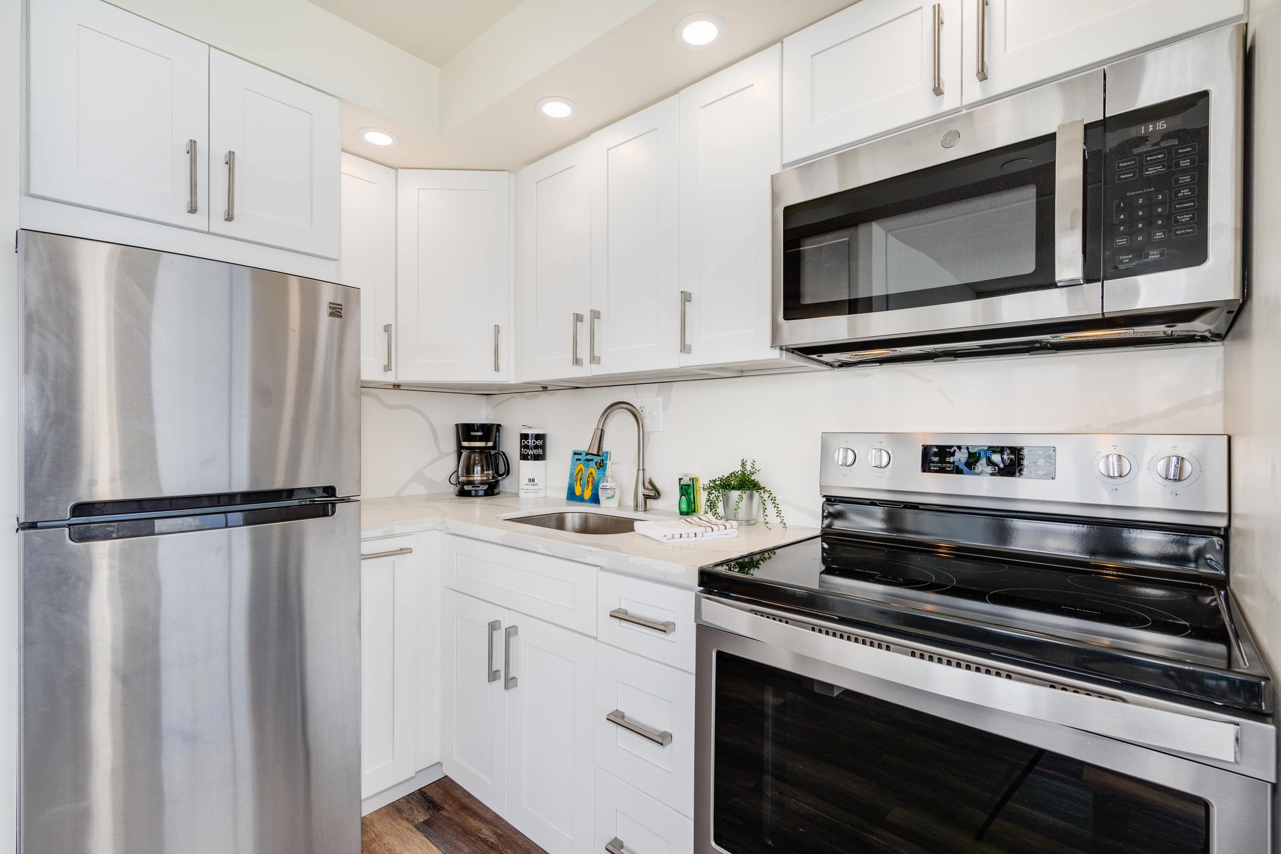 Condo in Honolulu · ★4.66 · 1 bedroom · 2 beds · 1 private bath - Image 8