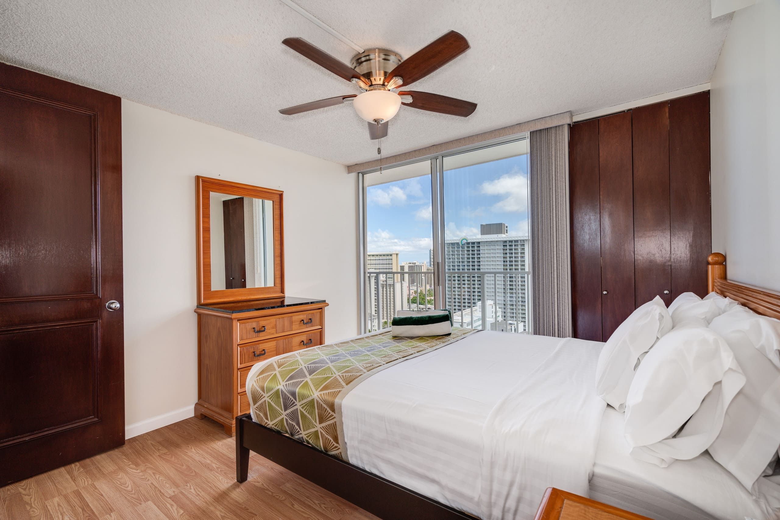Condo in Honolulu · ★4.66 · 1 bedroom · 2 beds · 1 private bath - Image 16