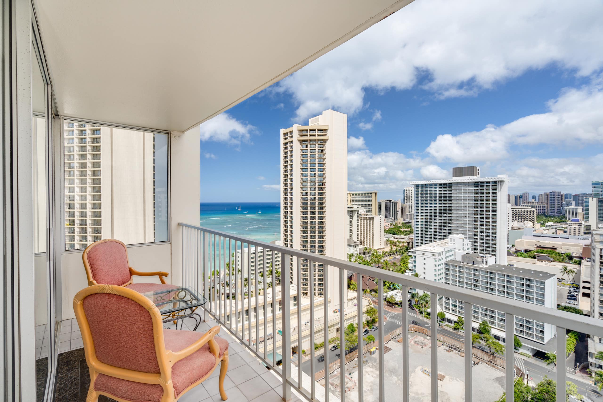 Condo in Honolulu · ★4.66 · 1 bedroom · 2 beds · 1 private bath - Image 21