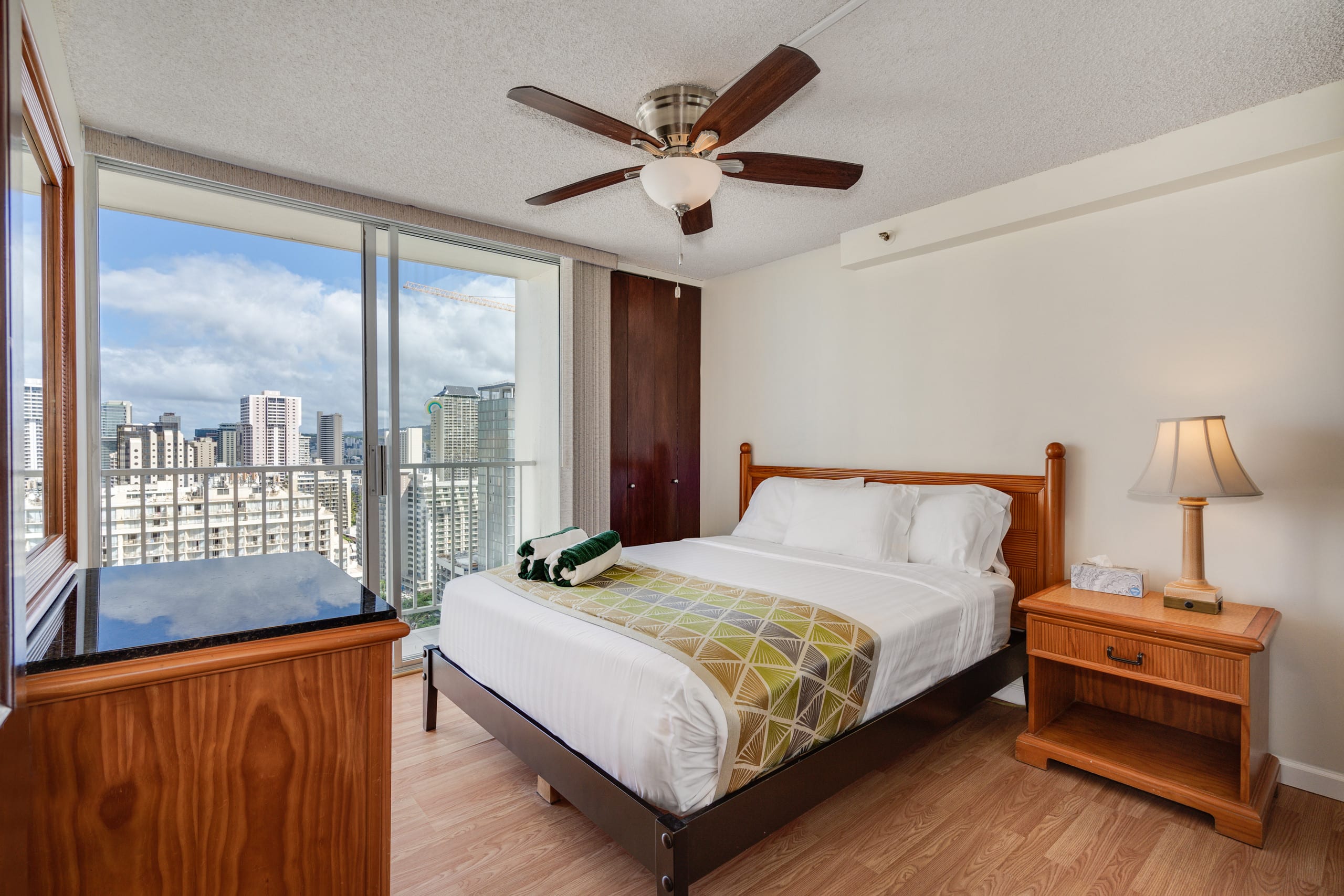 Condo in Honolulu · ★4.66 · 1 bedroom · 2 beds · 1 private bath - Image 17