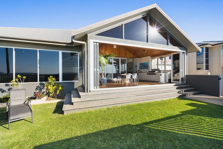 THE DECK HOUSE – Beautiful Busselton Beachfront