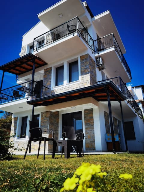 Top performing Airbnb: New, 2+1 Garden, Sea View, Parking Lot. in Datça