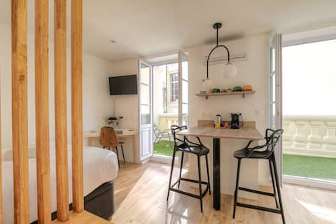 Air-conditioned studio with terrace - Lyon center