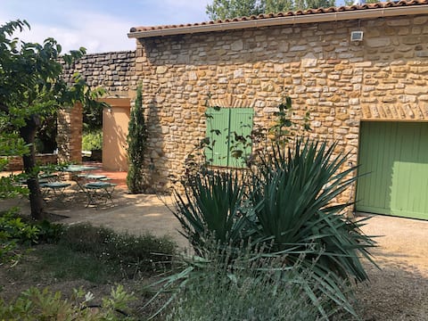UZES Charming house with pool in enclosed area