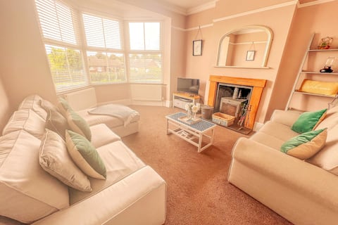 Top Airbnb: Spacious Victorian 3 Bedroom Seaside Holiday Home in Mundesley