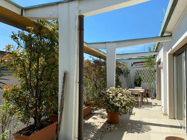 City Design apartment with terrace, modern&stylish gallery image 4