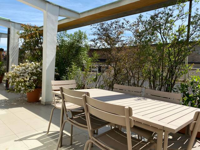 City Design apartment with terrace, modern&stylish gallery image 3