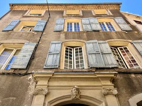 Luxuriate in Luberon art history.
