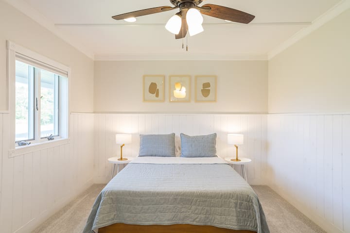 Queen bedroom, 2nd Floor, with en-suite full bathroom