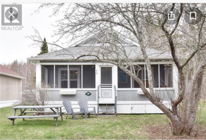 Relaxing Waterfront 2 Bed Cottage