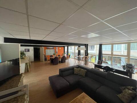 Loft above Horecazaak with underground garage