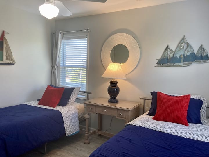 La habitación Sail Away tiene dos camas individuales ubicadas en el nivel inferior. 