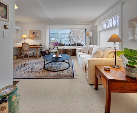 Top performing Airbnb: Kitsilano Waterfront Getaway in Kitsilano