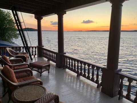 Luxury Waterfront Apartment
